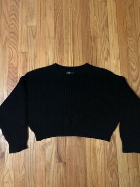 SHEIN Black Cropped Crewneck Sweater